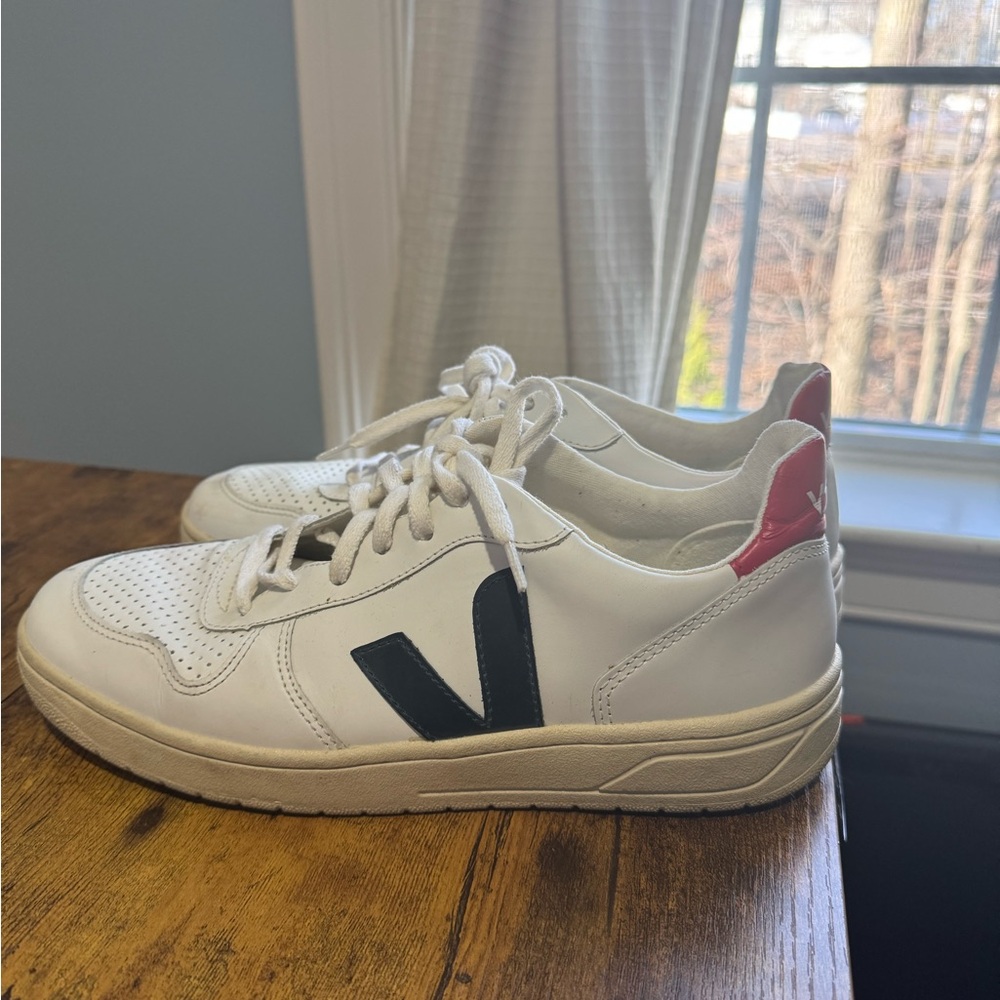 Veja V-10 Lace Up Sneakers (men’s)